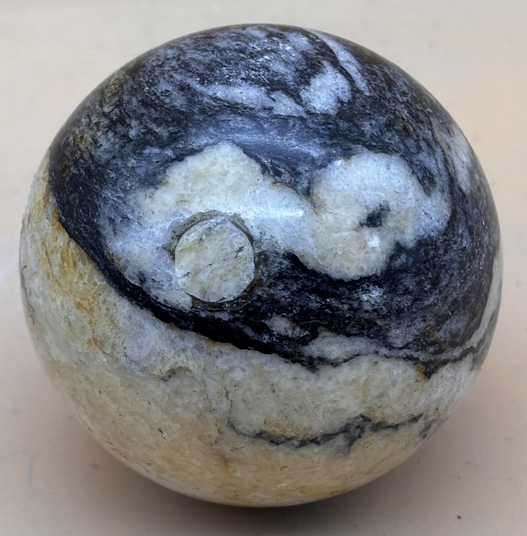 Steinkugel Binntaler Metamorphit